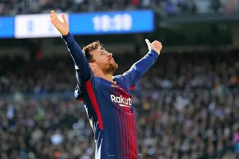 لحظات لا تنسى.. 3 أشكال مقترحة لتمثال ميسي التاريخي في "كامب نو" (صور)